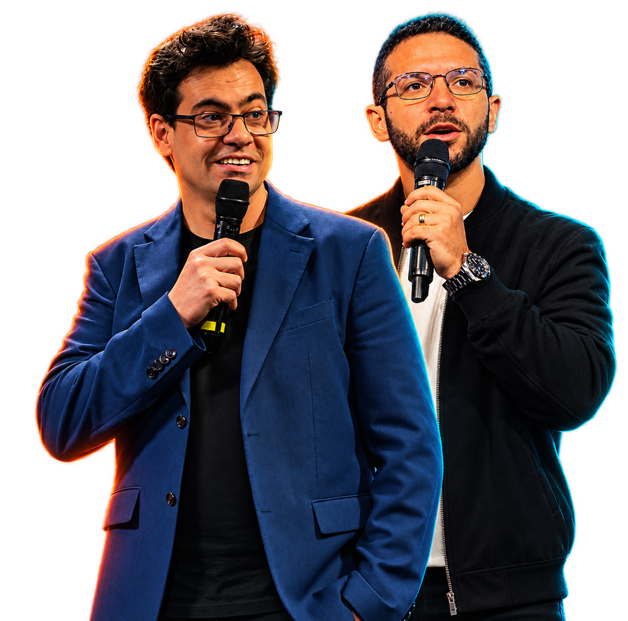 Anthony Nichols e André Cia, sócios da Funnel Labs I.A., lado a lado no palco do dia